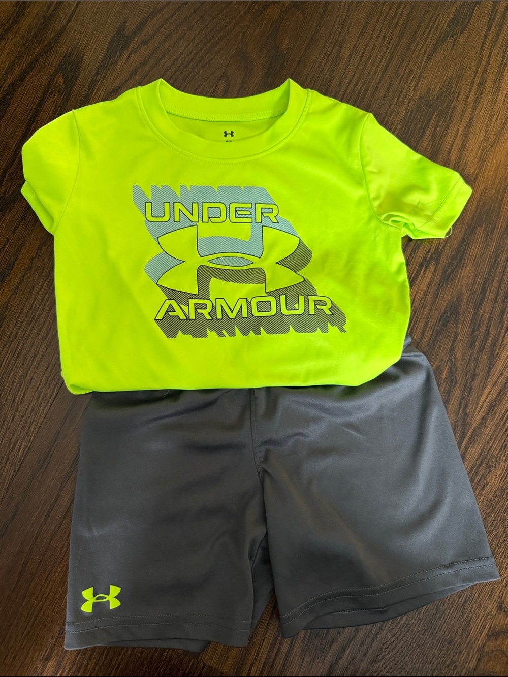 Under Armour 3t set boy Neon Yellow Graphic Logo Tee